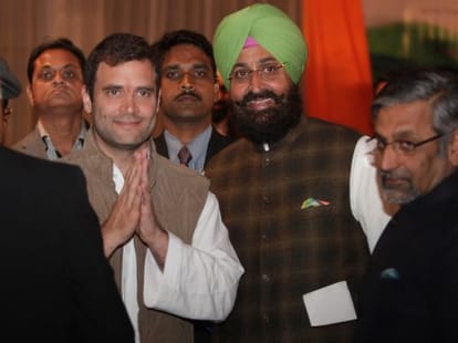 rahul gandhi in chandigarh meet to former soldier