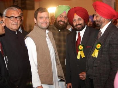 rahul gandhi in chandigarh meet to former soldier