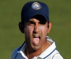 gautam Gambhir threatened to hit with bat DDCA pitch curator! 
