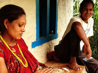 pregnent woman do hard labor in nepal