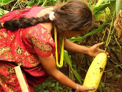 pregnent woman do hard labor in nepal