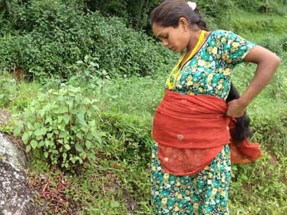pregnent woman do hard labor in nepal
