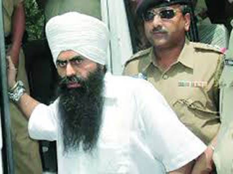 Devinder Pal Singh Bhullar is mentaly ill, cant executed, Centre to sc