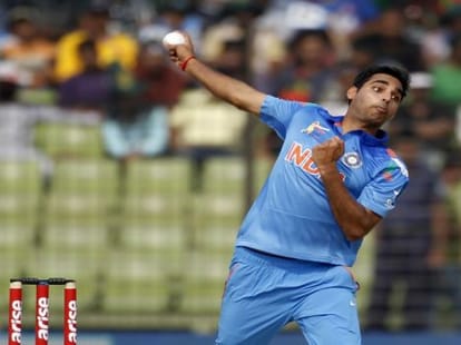 live commentry of last 5 over india vs pakistan