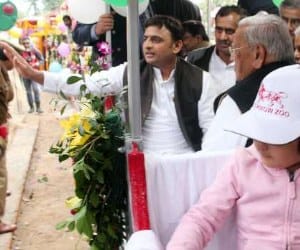 akhilesh yadav's train slips in lucknow