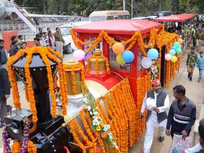 akhilesh yadav's train slips in lucknow