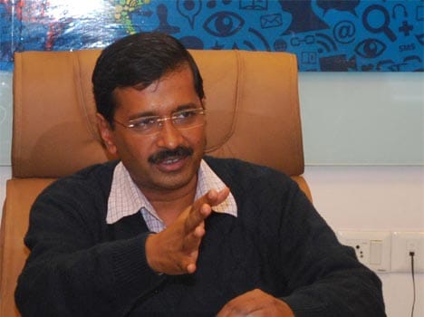 arvind kejriwal criticized sp and bsp