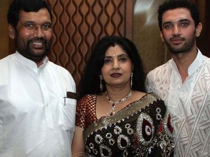 Ram Vilas Paswan rejoins NDA, LJP to contest seven Lok Sabha seats