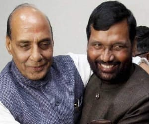 paswan to return back