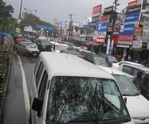 Heavy jam in delhi-noida link road