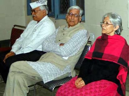 Congress supporter threw ink on the top AAP leaders in Delhi