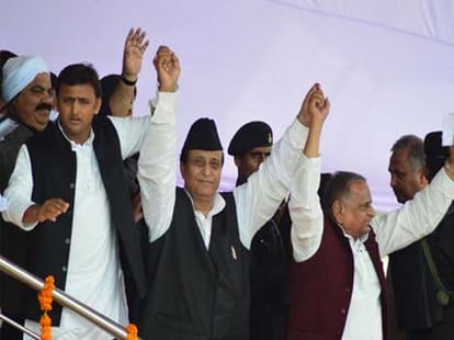 mulayam singh yadav attack on narendra modi