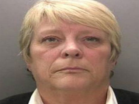 prison oficer smuggled drugs to jail inmate lover in chocolate boxes