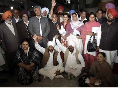 captain amrinder singh give relief to vijay inder singla