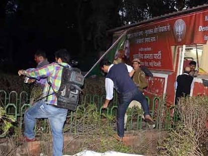 aap leader arvind kejriwal said sorry for hungama in delhi