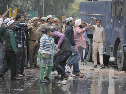 election commission not satisfied with aap's answer