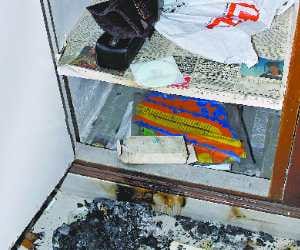Home Owner hostage looted cash-jewelry
