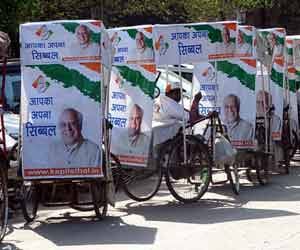 Kapil Sibal gives money for election campaign