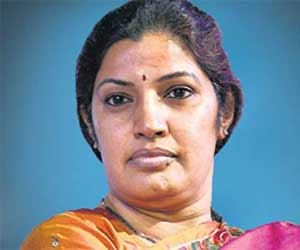 Ex minister purandeshwari may join bjp
