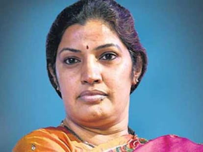 Ex minister purandeshwari may join bjp