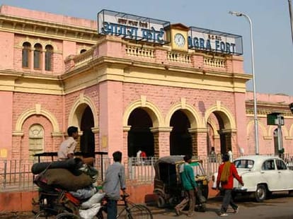 police raid red light area agra