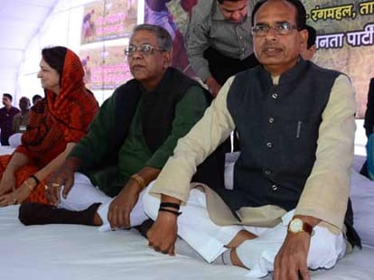 cm shivraj files case against congress spokesperson