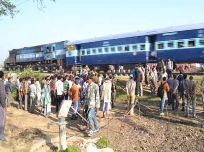 Were counting coaches, the train came and cut around