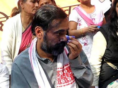 ink thrown on aap leader yogendra yadav