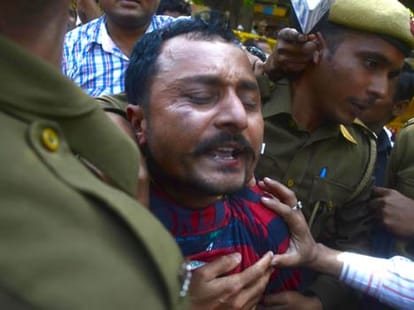 BJP, BSP and SP leaders searches way to avoid ink and slap attack
