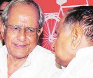 Akhilesh suspends two ministers