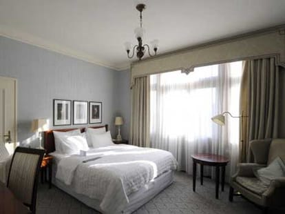 decorating ideas for romantic bedroom
