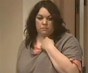 women sends explicit text messages to please 14 year old to sex