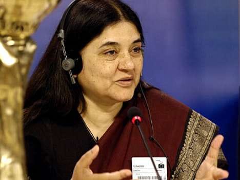 when maneka gandhi contested against rajeev gandhi in amethi