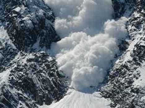 Four military personnel buried in avalanche