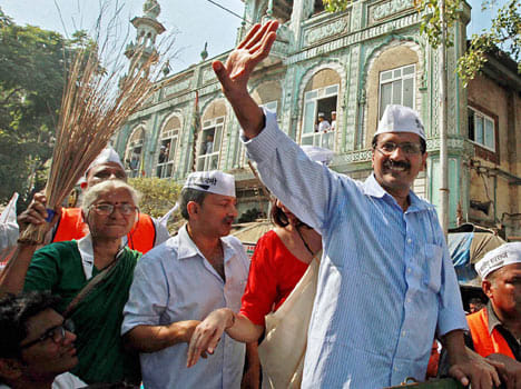 media is sold out on narendra modi, will jail them says arvind kejriwal 
