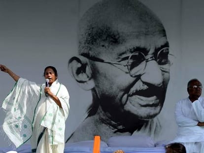 sharad pawar authorized to discuss possibilites of third front government