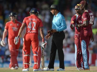 westindies beat england in second t20 match 