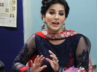 sunny leone visits to lucknow