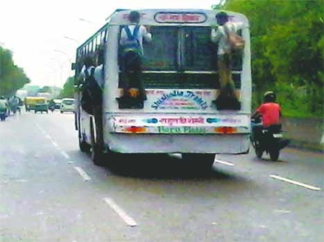 Out buses from from Delhi running in Noida