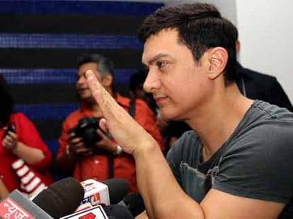 controversy on shahrukh, salman, aamir tweets