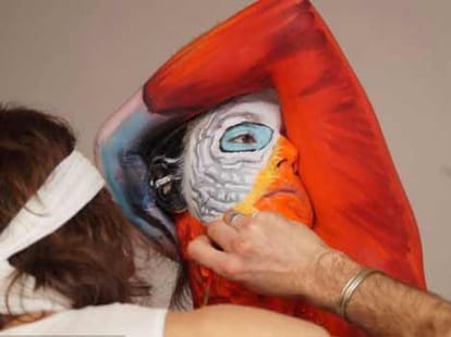 artist_paint_woman