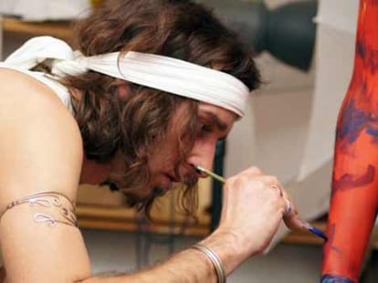 artist_paint_woman