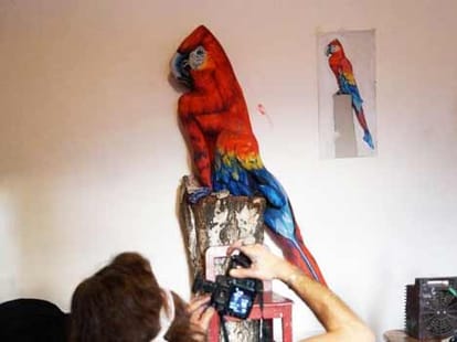artist_paint_woman