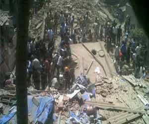 Residential building collapsed, Many underroof