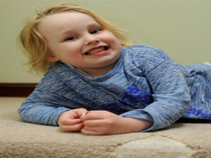 girl addicted to eat sofa, carpets