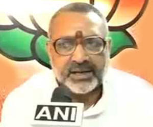 Opposition parties call for Giriraj's arrest; cops may quiz him