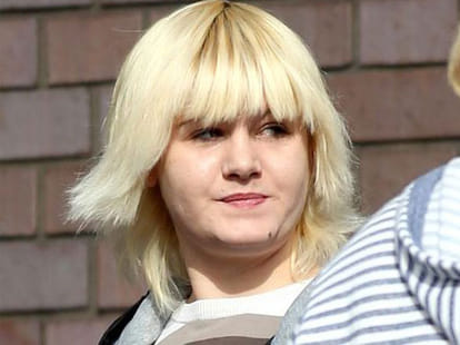 Woman condemned for cooking cat in microwave
