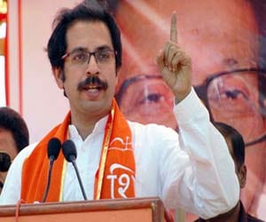 Shiv sena tries to attack on Pak artist