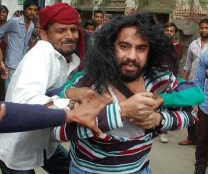 Amritsar, protesters, took, young man, Sikh, turban