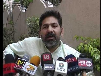 rakesh tikait will contest from amroha